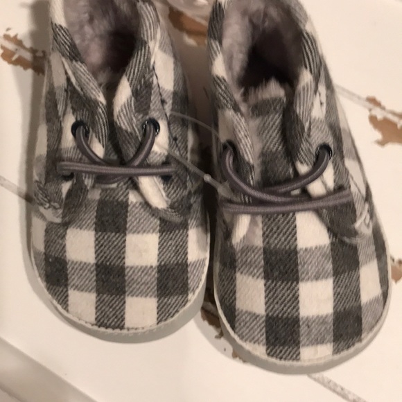 - UNISEX Plaid Flannel Baby Shoe - Picture 2 of 5